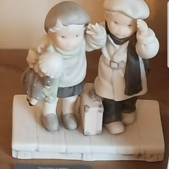 Pretty As A Picture Vntg "Thursday's Child" Enesco Figurine 292141 Kim Anderson - Picture 2 of 12